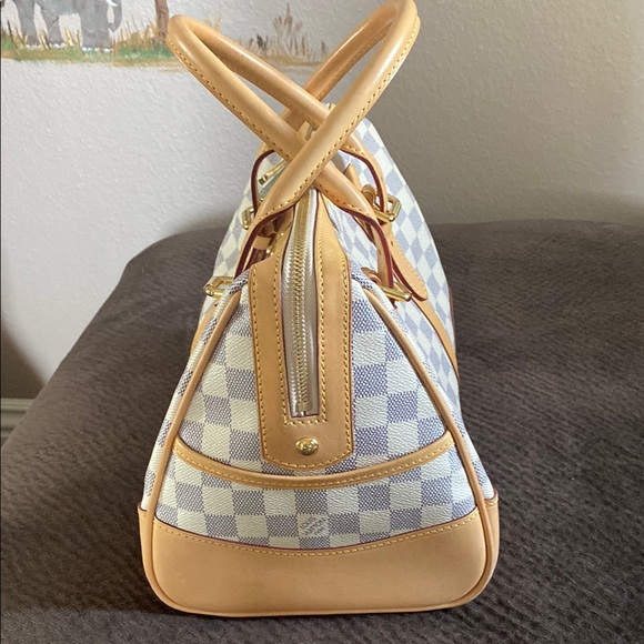 Louis Vuitton Damier Azur Berkeley handbag. - Picture 4 of 7